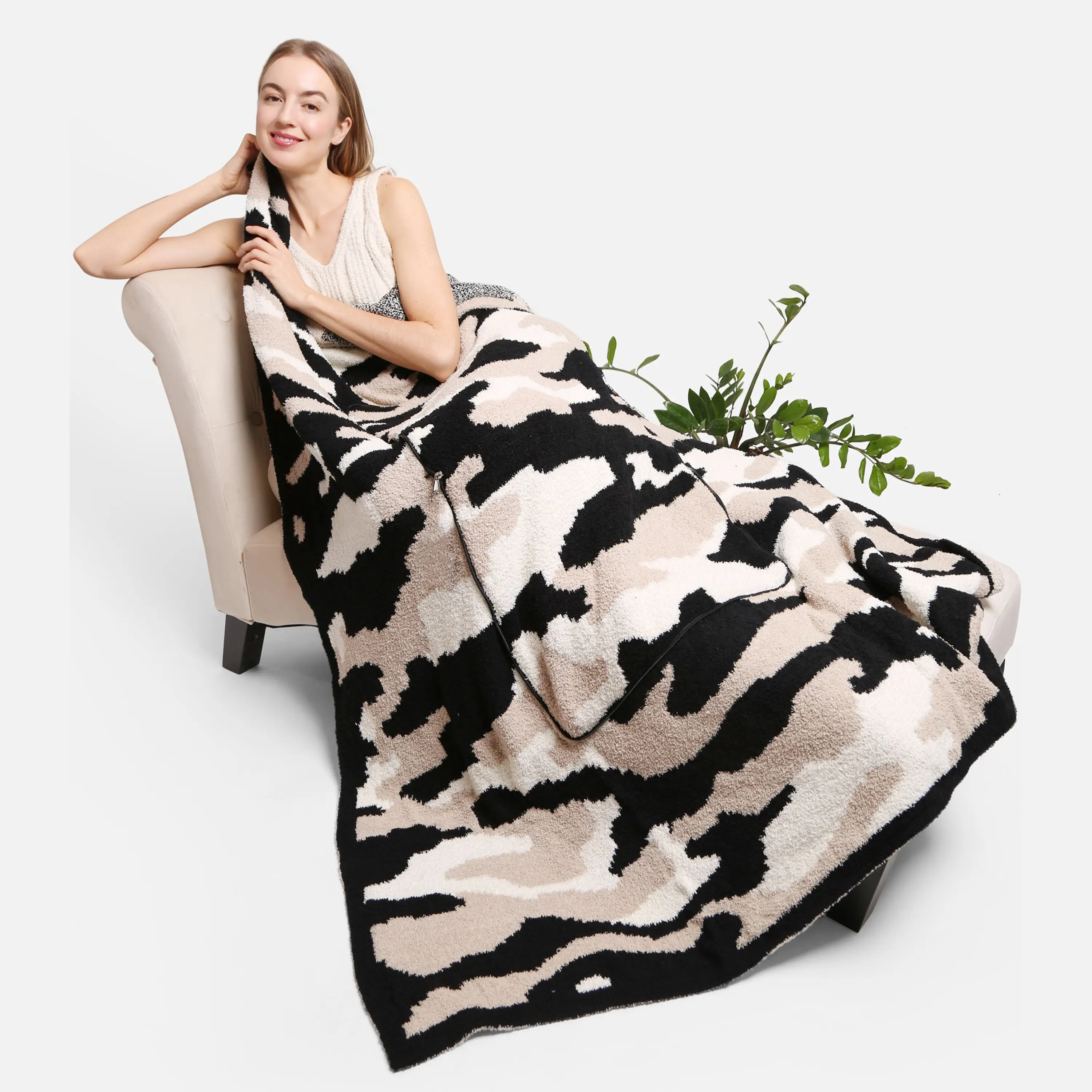 ComfyLuxe Camouflage Pattern Luxury Soft 2-IN-1 Throw Blanket & Pillow