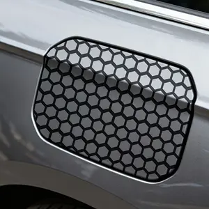 1PC Hardcore Sport Tuning Style Honeycomb Fuel Cap Sticker, Black-Silver Contrast Grid Decal, Suitable for Sedans, SUVs, Motorcycle Helmets, Tuning Enthusiast & Sporty Car Owner Personalized Scratch Cover Sticker