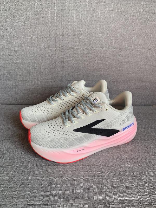 Brooks Professional Running Shoes, Blue Neon Midsole, Gold Identifier, Define Street Track New Aesthetic, Breathable Running Shoes