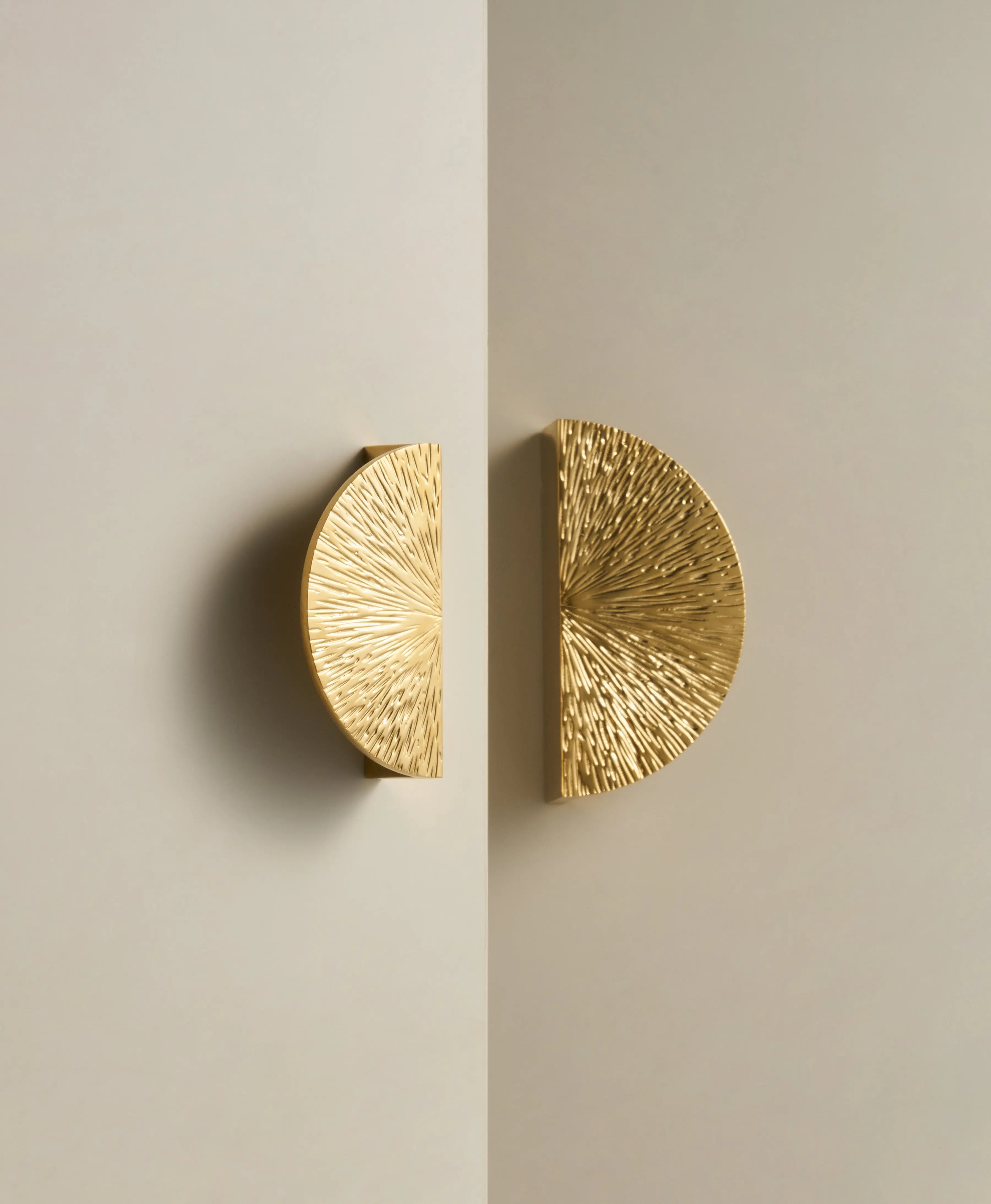 MARBELLA TEXTURED HALF-CIRCLE KNOB