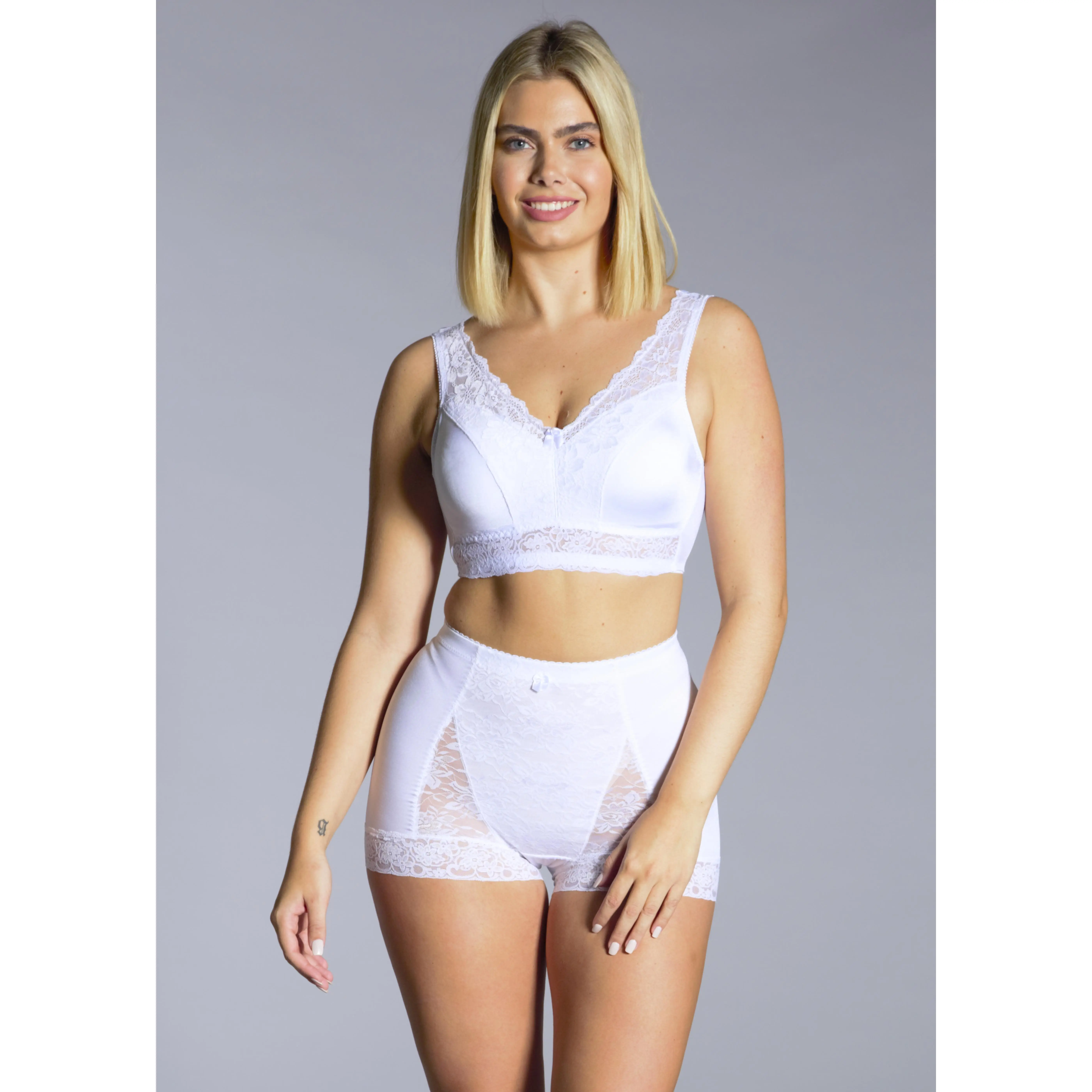 Pin-Up Lace Bra w. Removable Pads & Back Closure - Final Sale
