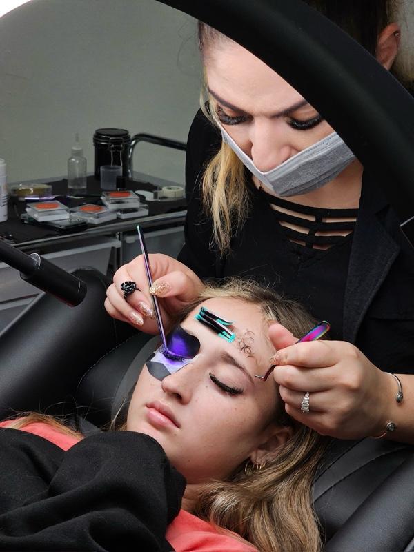 ILUMI LASHES BASIC LED UV LASH EXTENSIONS KIT