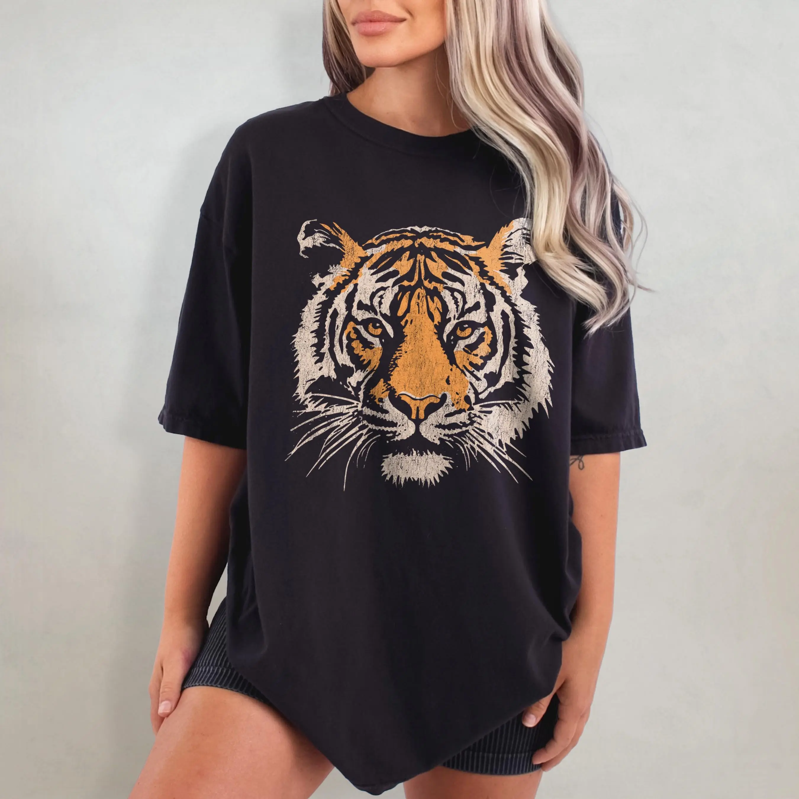 Vintage Tiger Tee - Retro Animal T-Shirt, 90s Animal Gift for Tiger Lover