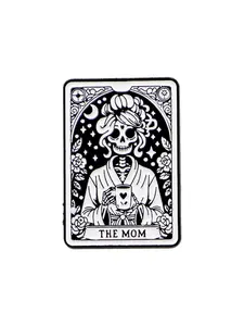 "The mom" Vintage Gothic Skull Nurse Enamel Pin, Punk Fashion Badge, Perfect for Bags, Clothing, Hats, Halloween Party Gift, Durable Metal Pins