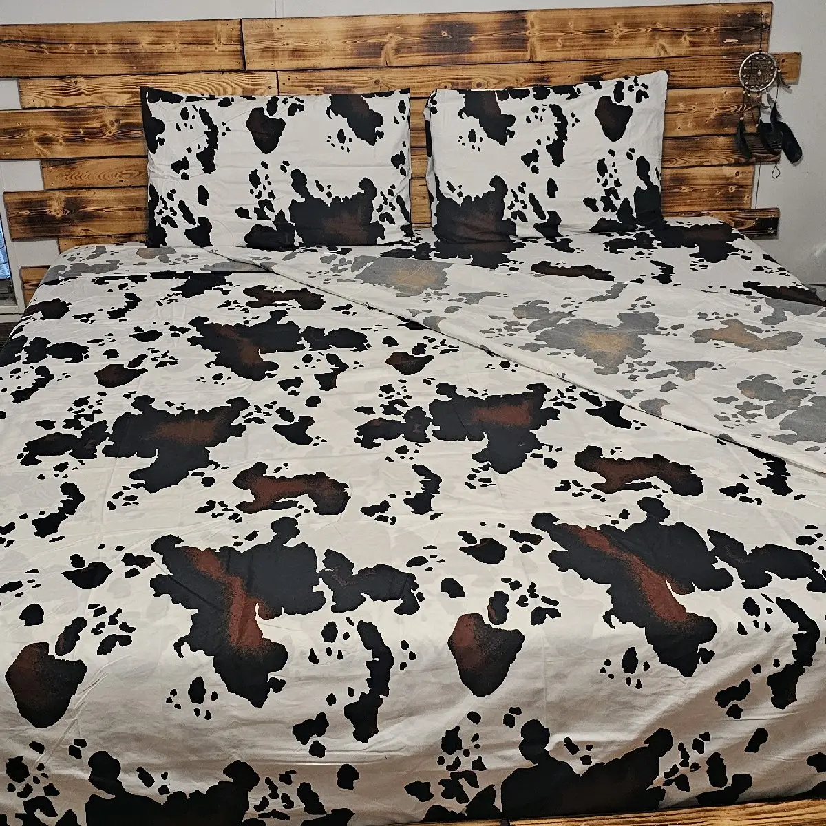 Western Sheet Bedding Set of 4 pieces. Cowprint, Pixies