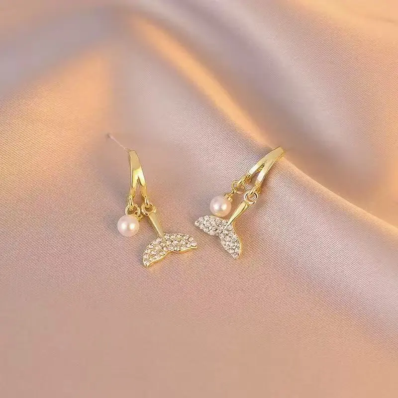 Various styles of fashion design earrings for girls and women