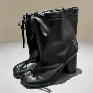 2026 Luxury Designer Split Toe Shoes Woman Autumn Winter Tabi Balloon Ankle Boots for Women Brand Lace-up Chunky Heels Booties