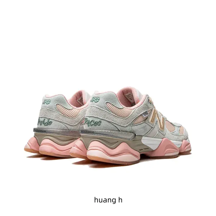 These pastel green and pink retro dad sneakers are crafted with mixed premium materials, stable sole offers comfort for light outdoor activities.