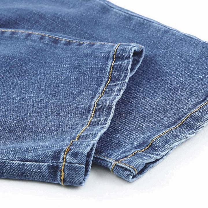 Women's Distressed Skinny Jeans with Red Santa & Reindeer Print Vintage Ripped Design Stretch Waistband for Comfort Holiday Casual Street Style Fit All Seasons Straight Cut Denim Leg Trouser Fabric Womenswear Elastic Stretchable Fitted