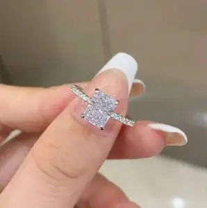 Elegant Rectangular Ring – Engagement & Wedding Jewelry for Women