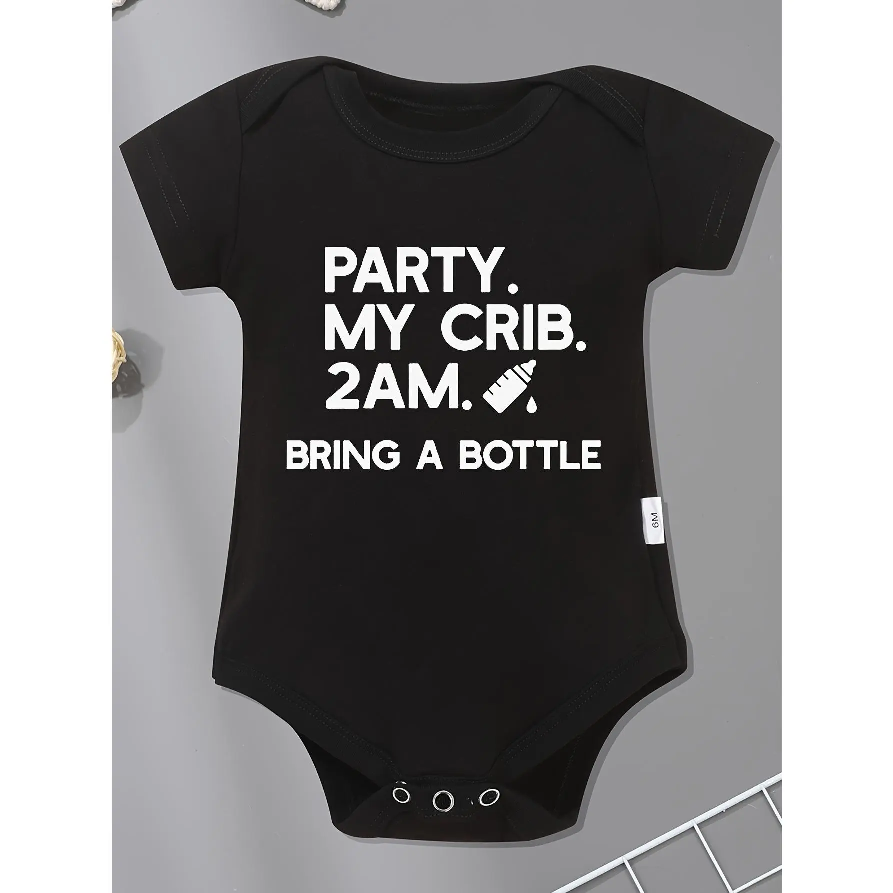 [Gentle Care] Party My Crib" Fun Letter Print Baby Bodysuit - Soft Cotton, Short Sleeve, Round Neck Romper for Boys & Girls, Machine Washable, Ideal for Casual Wear, Baby Casual Wear |   Short Sleeve Romper |   Skinfriendly Fabric, Baby Clothes, Perfect f