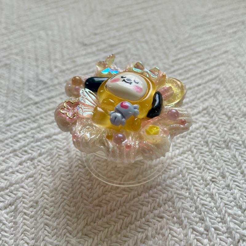 K-Pop Inspired Puppy Character Phone Grip – Handmade Cute Decoden Pop Socket