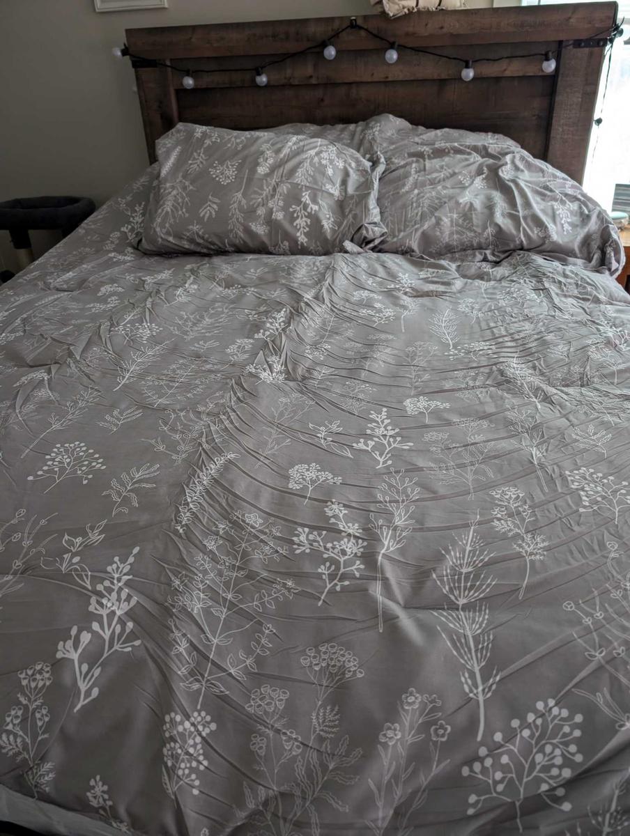 Item: 05 - Grey, King