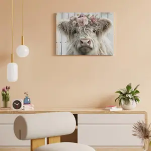 2D flat high-definition canvas wall art; high-definition printing + waterproof & scratch-resistant + long-lasting colorfastness. High-definition print poster featuring a Highland cow adorned with a wreath; pastoral, soothing canvas art that conveys nature