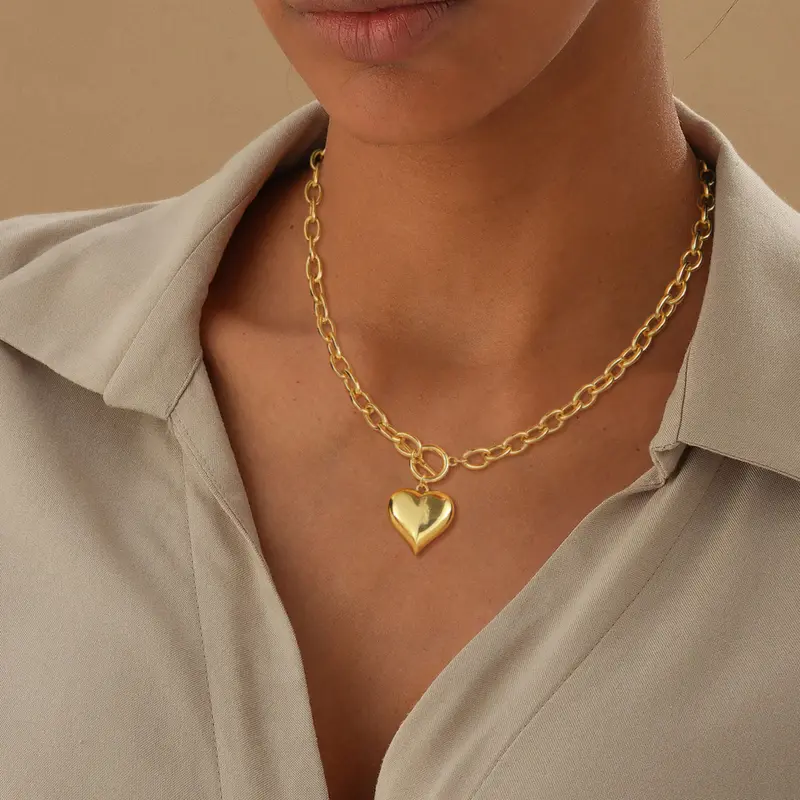 VENOCO Women's Heart Shaped Chunky Bold 'n Vibrant Casual Necklace, 14K Gold-Silver Plated Pendant, Toggle Clasp, Water-Resistant Thick Chain Link Costume Jewelry for Anniversary Gifting, Heart Shaped Necklace