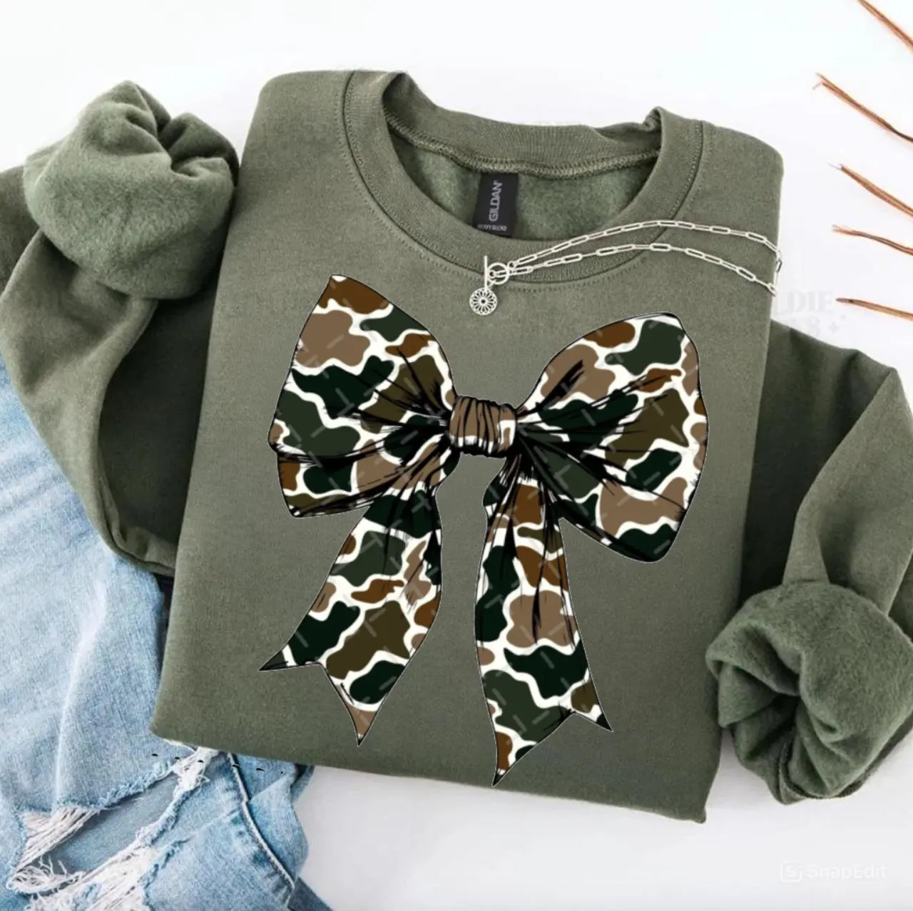 Camo Coquette Bow Sweatshirt, Camo Bow Shirt, Duck Hunting Shirt, Coquette Hoodie, Girly Outfit, Camouflage Shirt, Old School Camo Shirt, Gift For Her