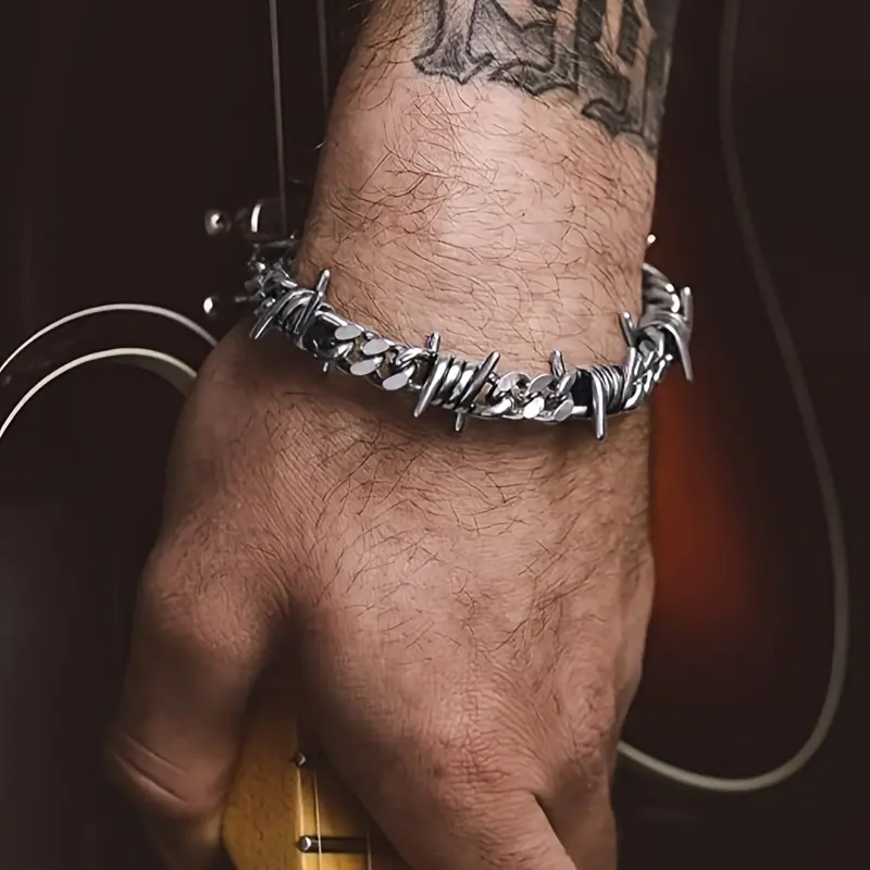 Men's punk-style stainless steel thorn spike bracelet, street rock hip-hop accessory, unique and bold design, perfect for music festivals and parties, the top choice for birthday and Christmas gifts