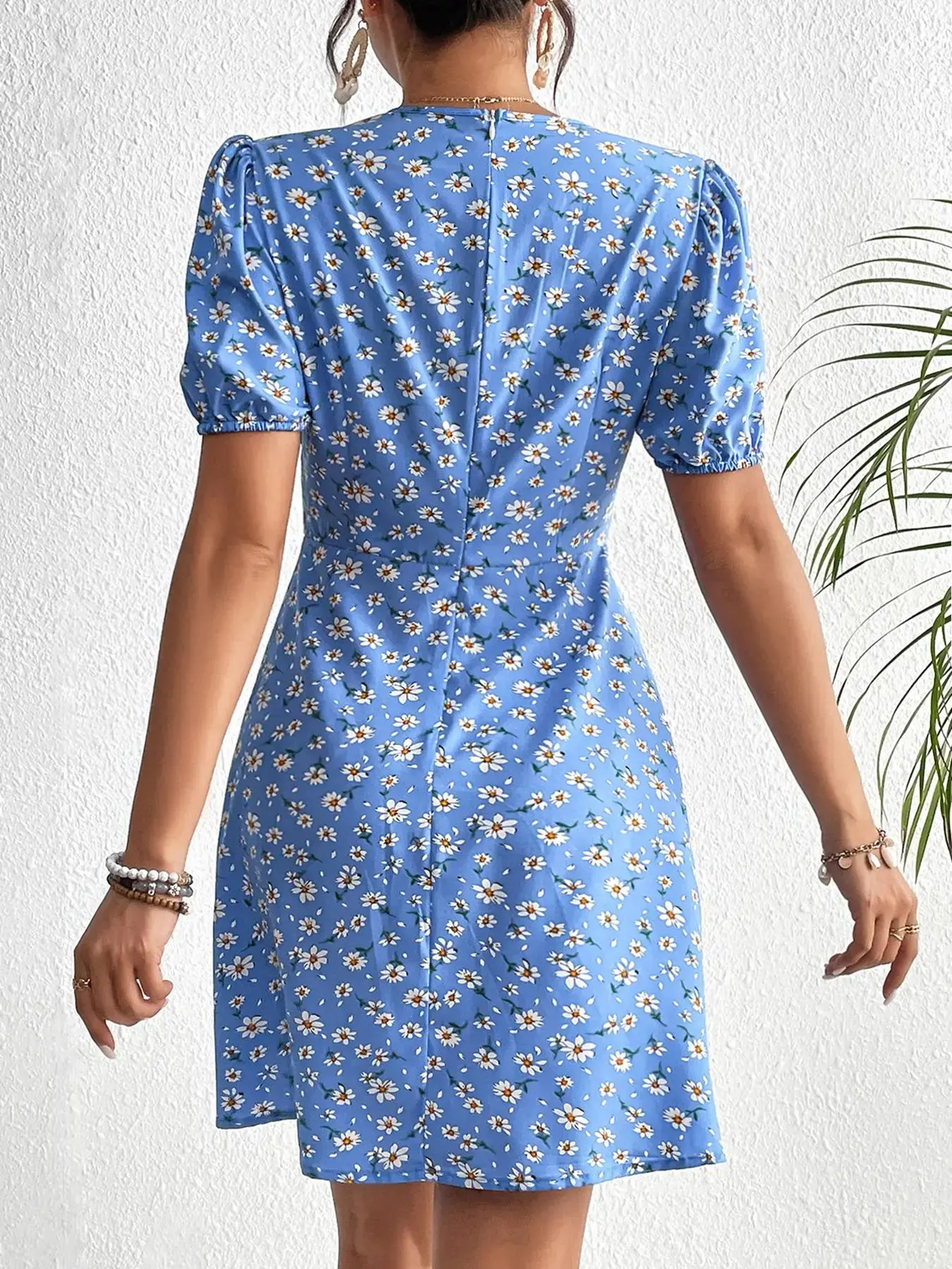 YOZY Women's Ditsy Floral Print Puff Sleeve A Line Dress, Boho Romantic V Neck Short Sleeve Dress for Beach Vacation Holiday Wedding Guest, Ladies Summer Clothes