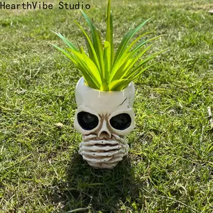 3-Piece Creative Skull Resin Garden Planter Set - Craft Figurine, Balcony Accent, Outdoor Flowerpot Decor