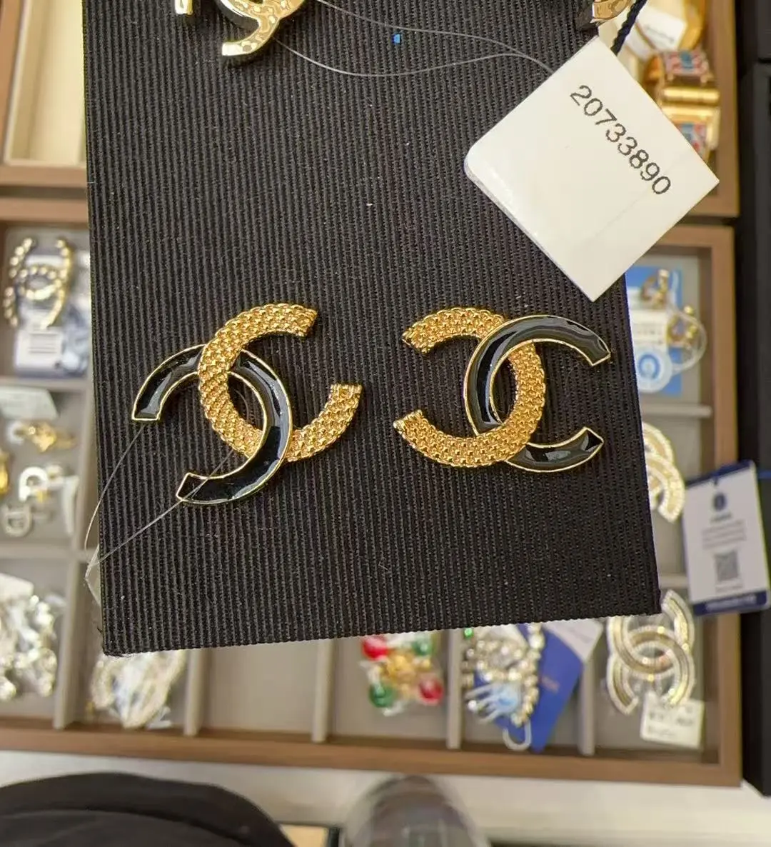 Pre-owned Women's Chanel Double C Gold Metal Stud Earrings, Style BZ0606009