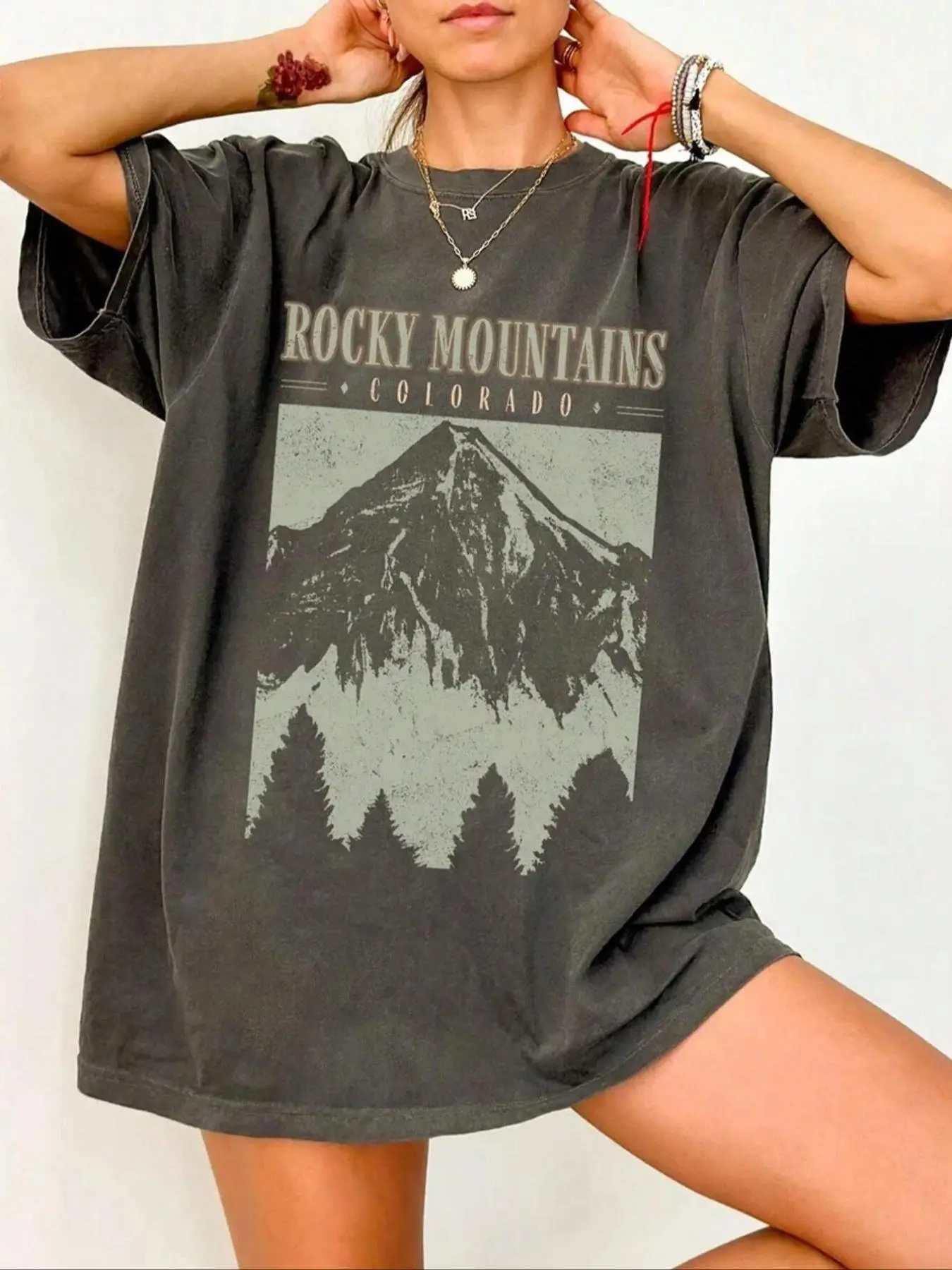 Rocky Mountains Colorado Vintage Mountain Graphic T-Shirt, Retro National Park Print Tee, Acid Wash Oversized 【100% cotton】 Shirt, Mountain Pine Tree Casual Short Sleeve Top, Boho Hiking Camping Cotton Tee for Outdoor Adventure Outfits