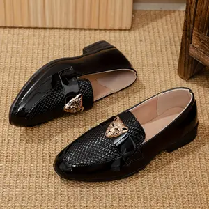 A Pair of New Boys' Oxford Shoes - Black Glossy Comfortable British Style, Leopard Head Decoration, Lightweight TPR Sole, Suitable Party Casual, Simple Casual Shoes