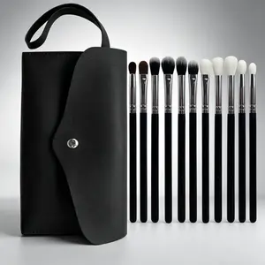 11-piece soft makeup brushes with thick resilient bristles. Rich eye brushes and detail tools. Even application, versatile practical tools for daily makeup.