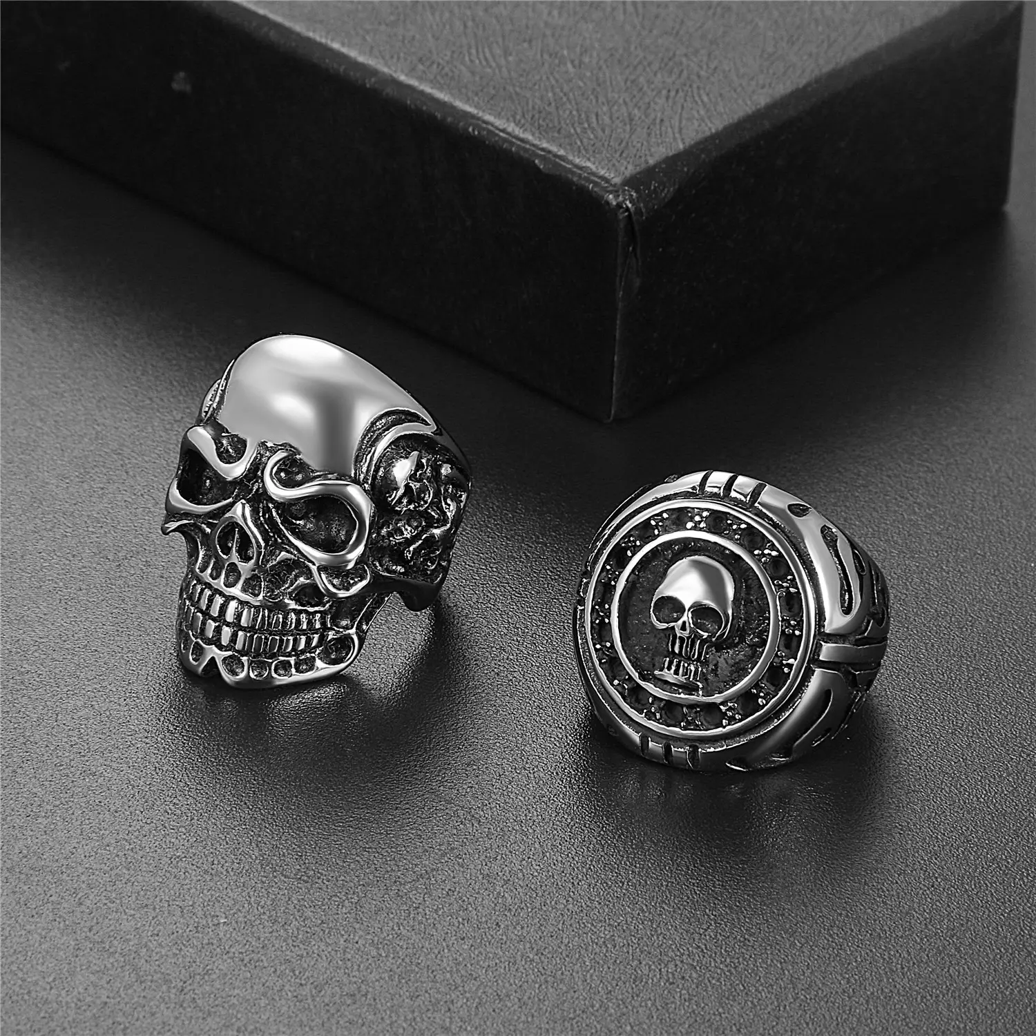 OIDEA Men's Stainless Steel Triple Skull Ring - Biker Gothic Style, Edgy Anti-Rust Steel, Vintage Halloween Punk Heavy Metal Silver Birthday Gift, Biker Gothic Style Ring, Edgy Ring