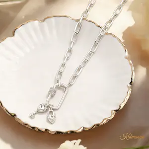 Necklace for woman, alloy collarbone chain, Jewelry keychain, heart-shaped inlaid rhinestone pendant, versatile temperament, high-end necklace high quality