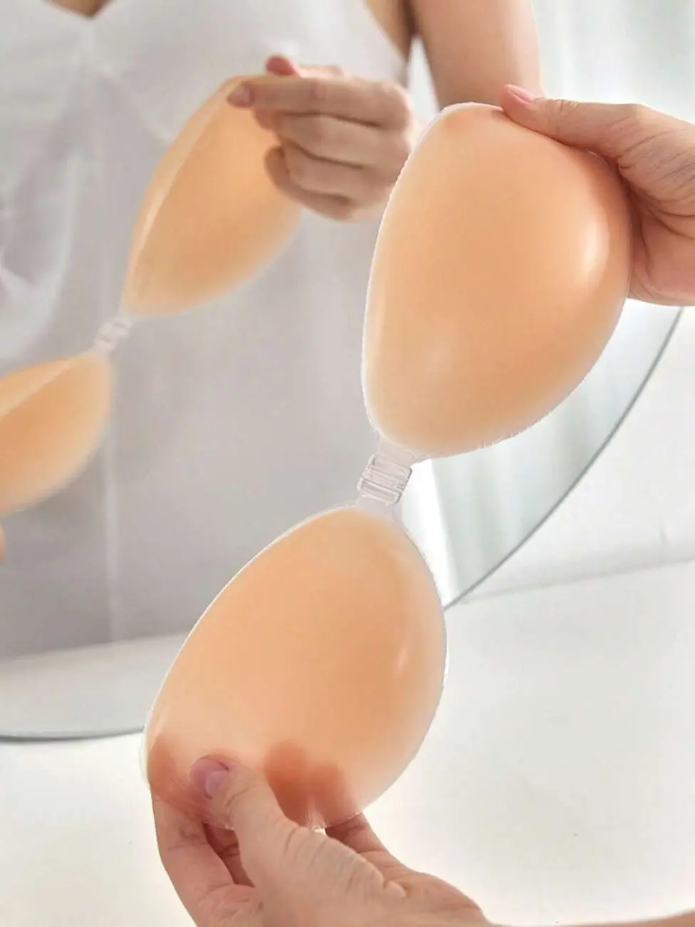 Strapless Adhesive Bra, Invisible Silicone Push-Up Sticky Bra for Evening Gowns and Backless Outfits, Reusable Nude Bra, 1 Pair