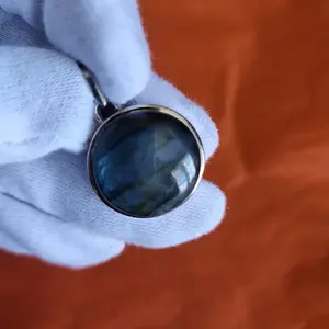 925 Sterling Silver Labradorite Pendant with Simple Design and Elegant Finish