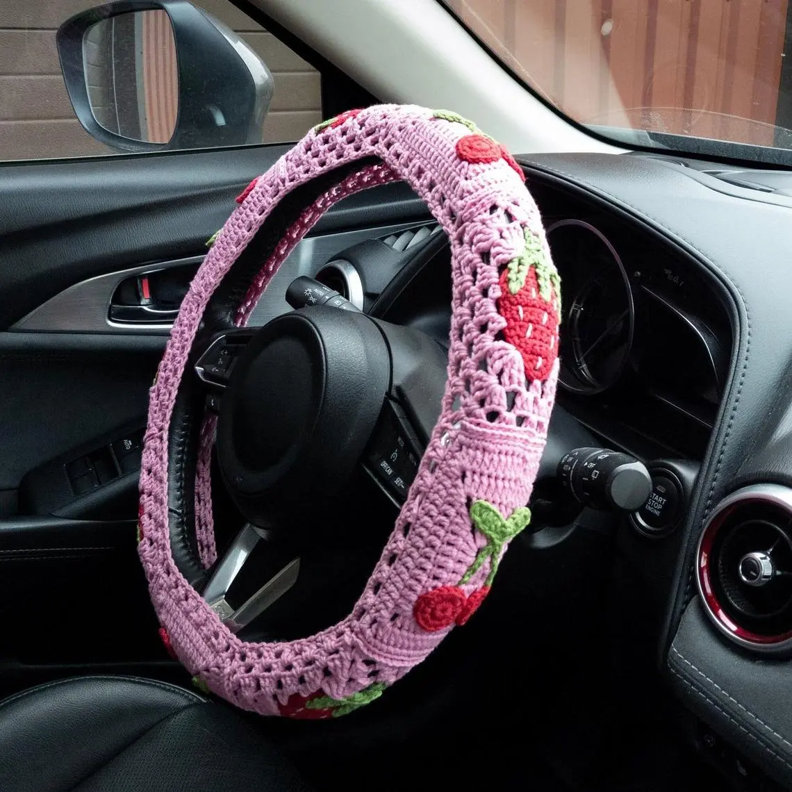 Crochet Strawberry Pattern Car Steering Wheel Cover, Cute Car Steering Wheel Protector, Universal Car Interior Decoration Accessories, Automotive