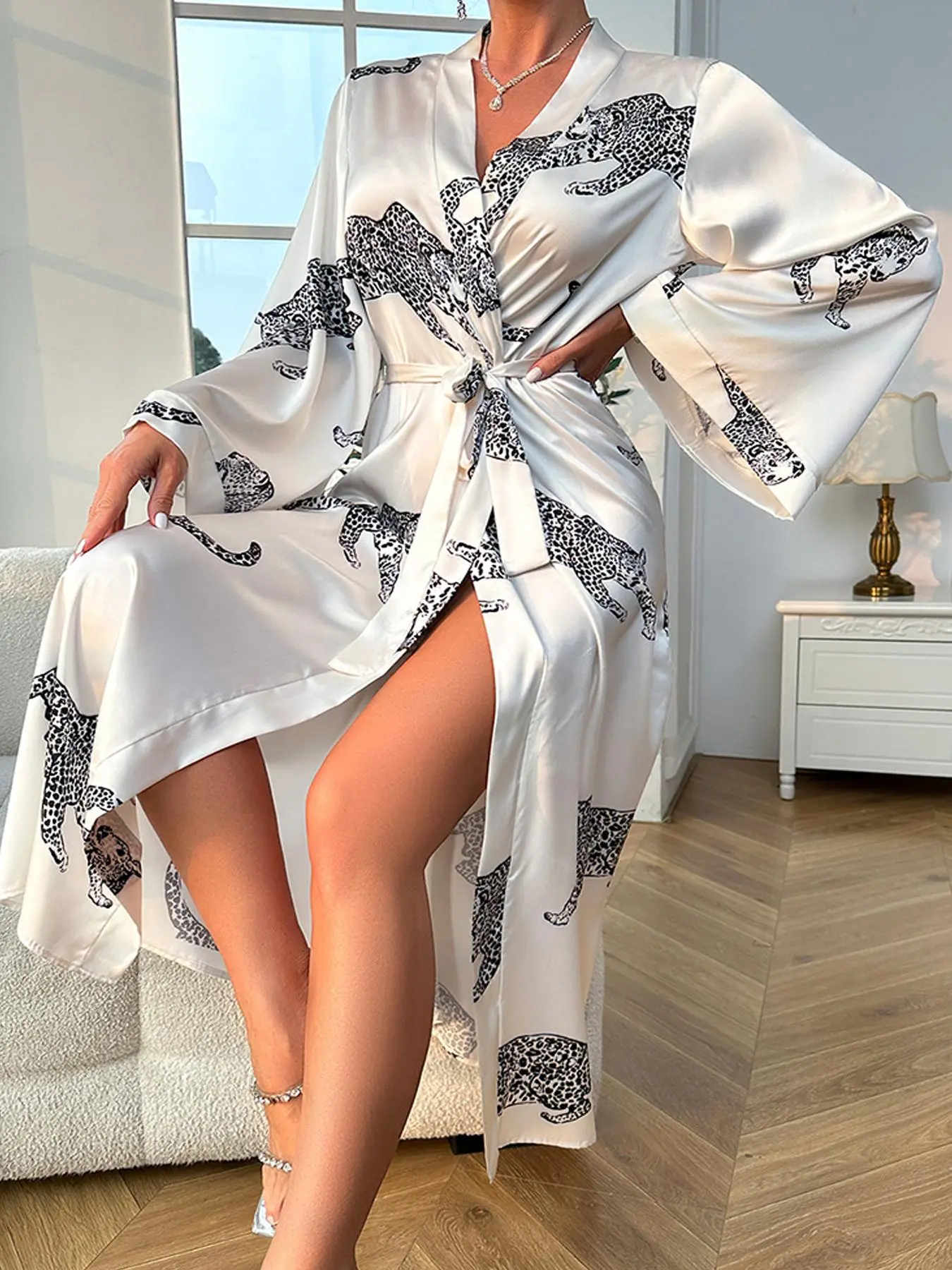 Plus Size Women's Leopard Print Long Sleeve Belted Adjustable Satin Bathrobe, Sexy Elegant Aesthetic Fashion Kimono Sleeve V Neck Dressing Gown, Women's Sleepwear & Loungewear for All Seasons