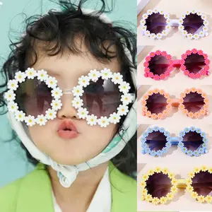 5pcs of fashionable floral decorated round framed sunglasses with cute daisy decorated lenses, suitable for outdoor activities and photography, and also an ideal choice for taking photos.