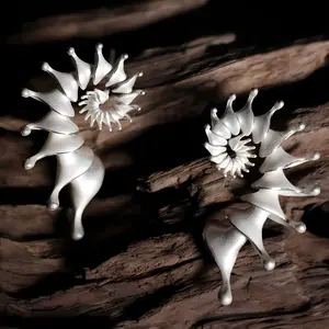 925 silver needle conch earrings, fashionable and unique, face-flattering, ins-style high-end earrings, niche design ear accessories