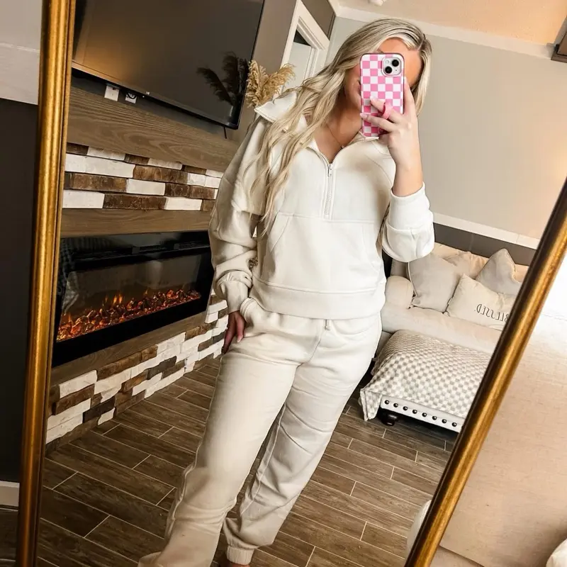 Semi Crop Sweat Set - Cozy Jogger Set with Quarter-Zip & Matching Pants for Comfortable Everyday Wear