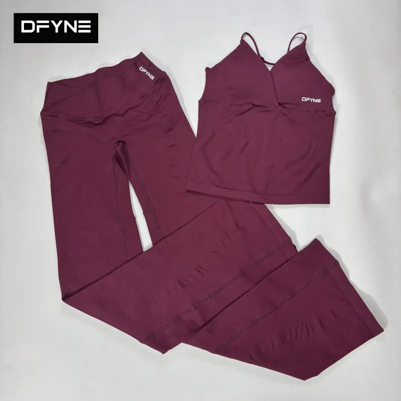 DFYNE Women’s 2-Piece Seamless Gymwear - V-Neck Tank, V-Waist Flare Leggings, Fitness Clothing, Sports Leggings, Athleisure Activewear, Exercise Set