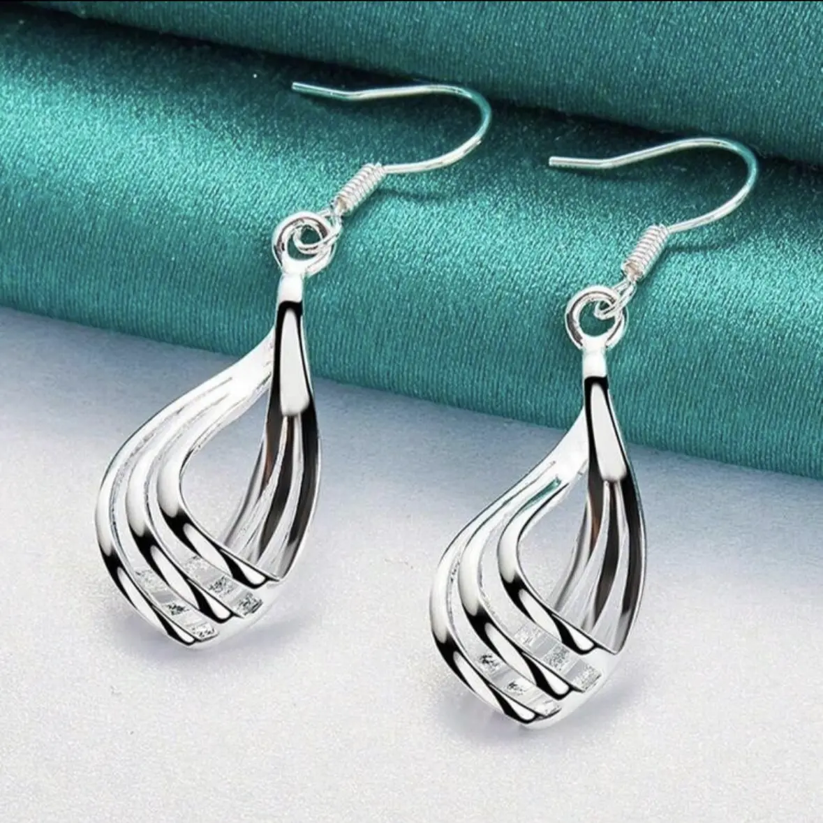 Women’s Silver-Tone Teardrop Earrings, Elegant Minimalist Twisted Design, Lightweight Fashion Jewelry for Daily & Party Wear