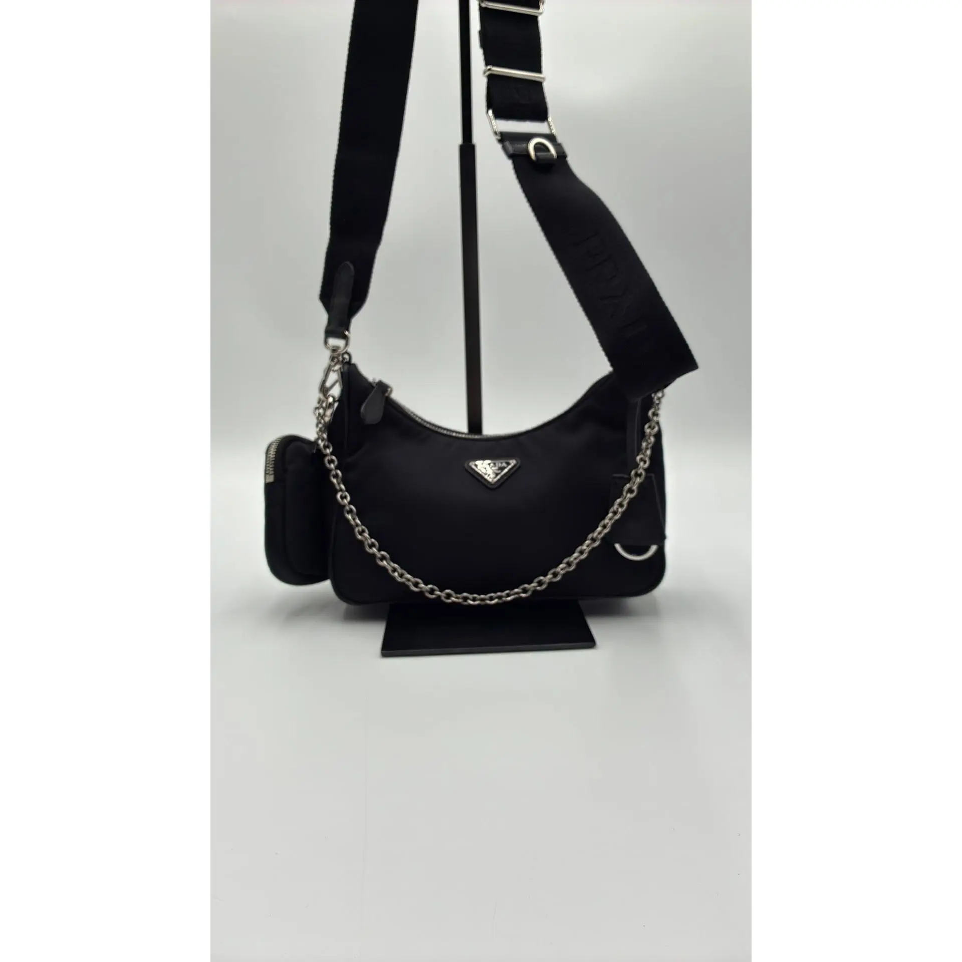 Pre-owned PRADA Leather Luxury Bags & Accessories Re Edition 2005 Re Nylon Mini Bag, Black Date Code: 103Y. Entrupy ID: BHKWDJC.