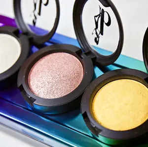 Achieve Stunning Results with Be A Bombshell Cosmetics Baked Highlighter - Easily Blendable Highlighter with a Baked Formula for Radiant Skin - Bronzer, Makeup