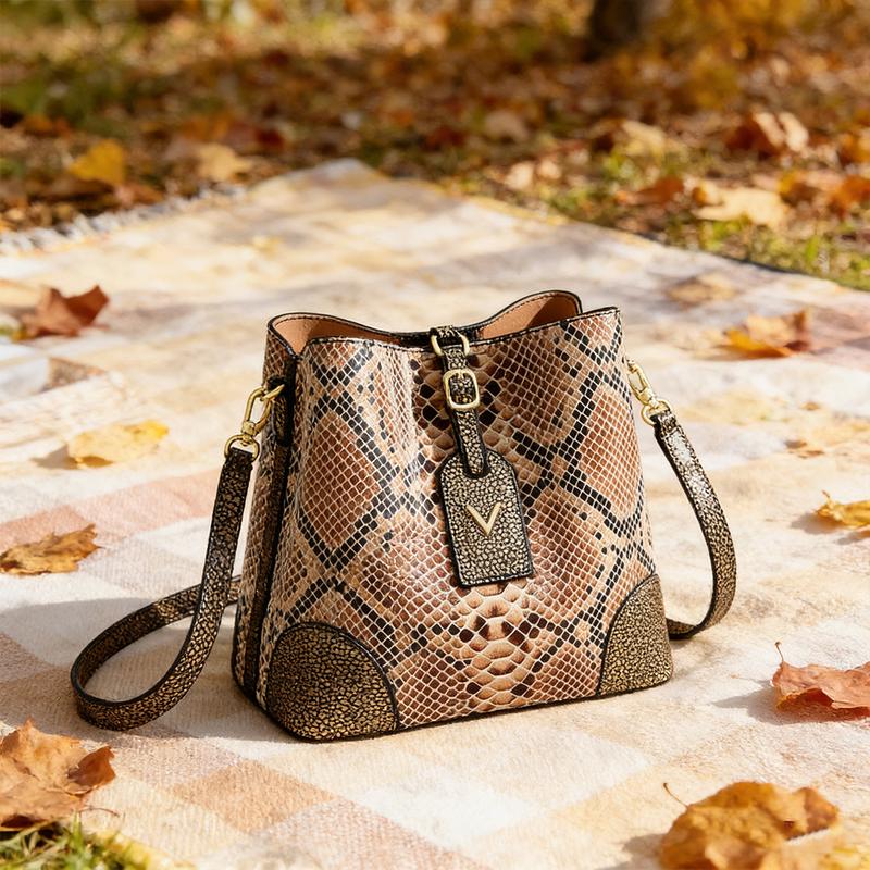 Fashionable women's snake patterned handbag - gradient adjustable shoulder strap, multiple zipper compartments and gold hardware, large capacity crossbody bag, suitable for birthday gifts and daily commuting.