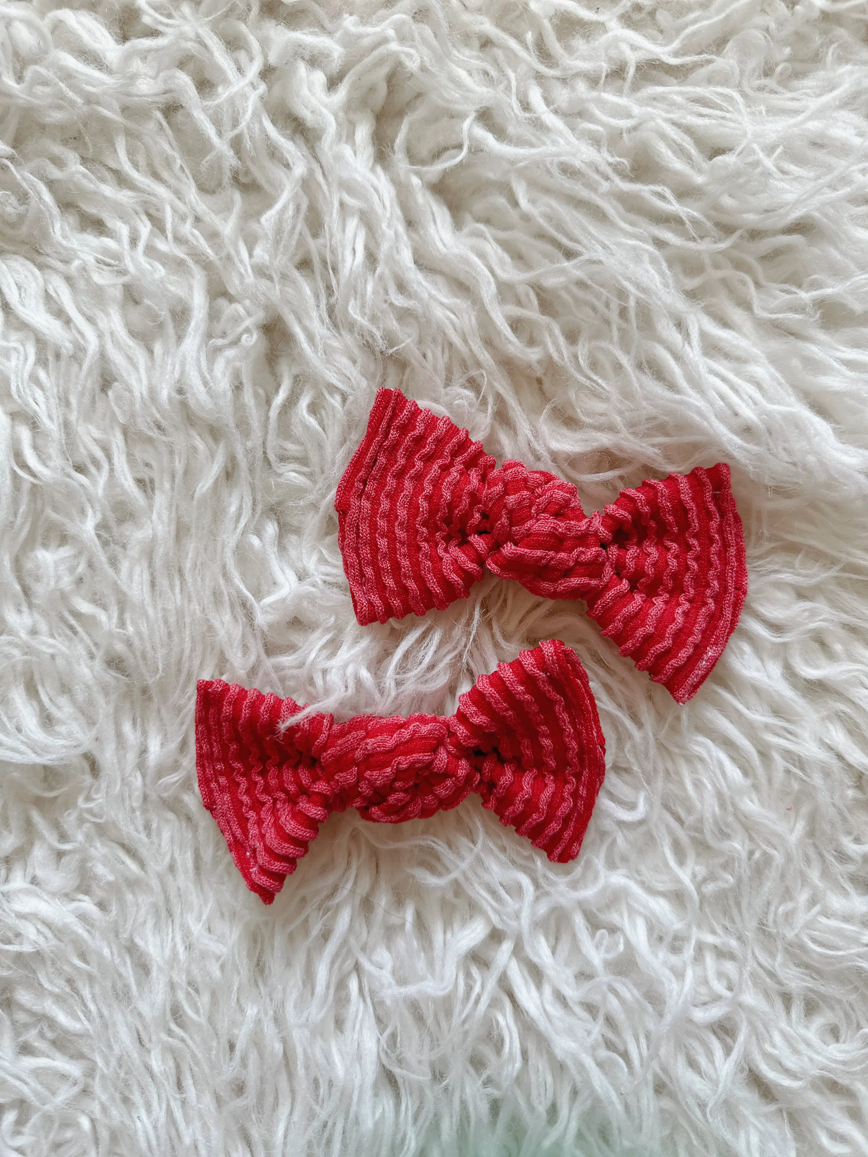 Textured Pigtail Clip Set - Wavy Ribbed Red