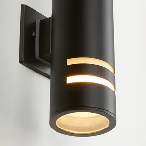 V3 indoor-outdoor wall light