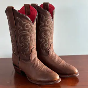 35 WOMEN'S WALNUT BOOT ROUND TOE