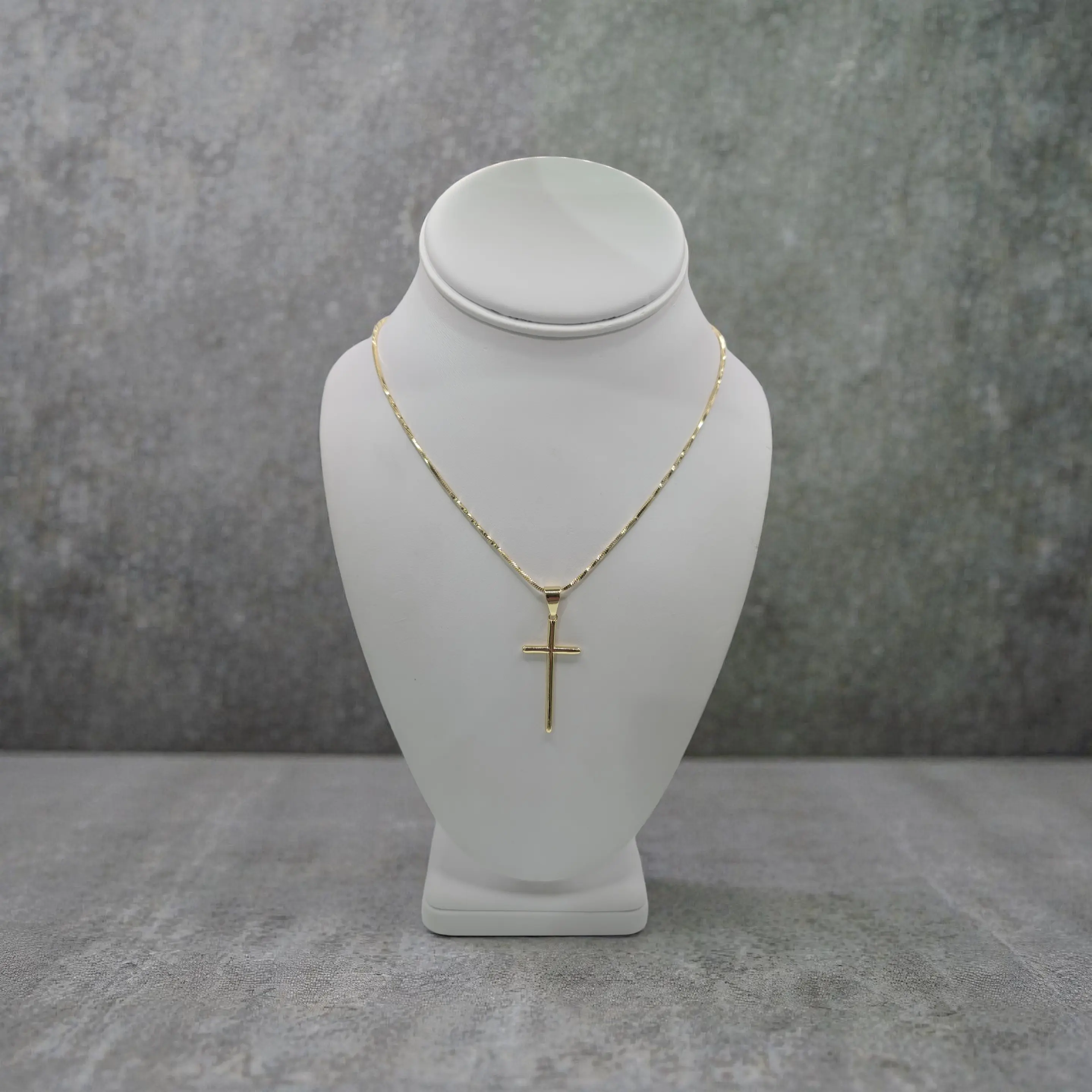 Twisted chain with full cross pendant in gold