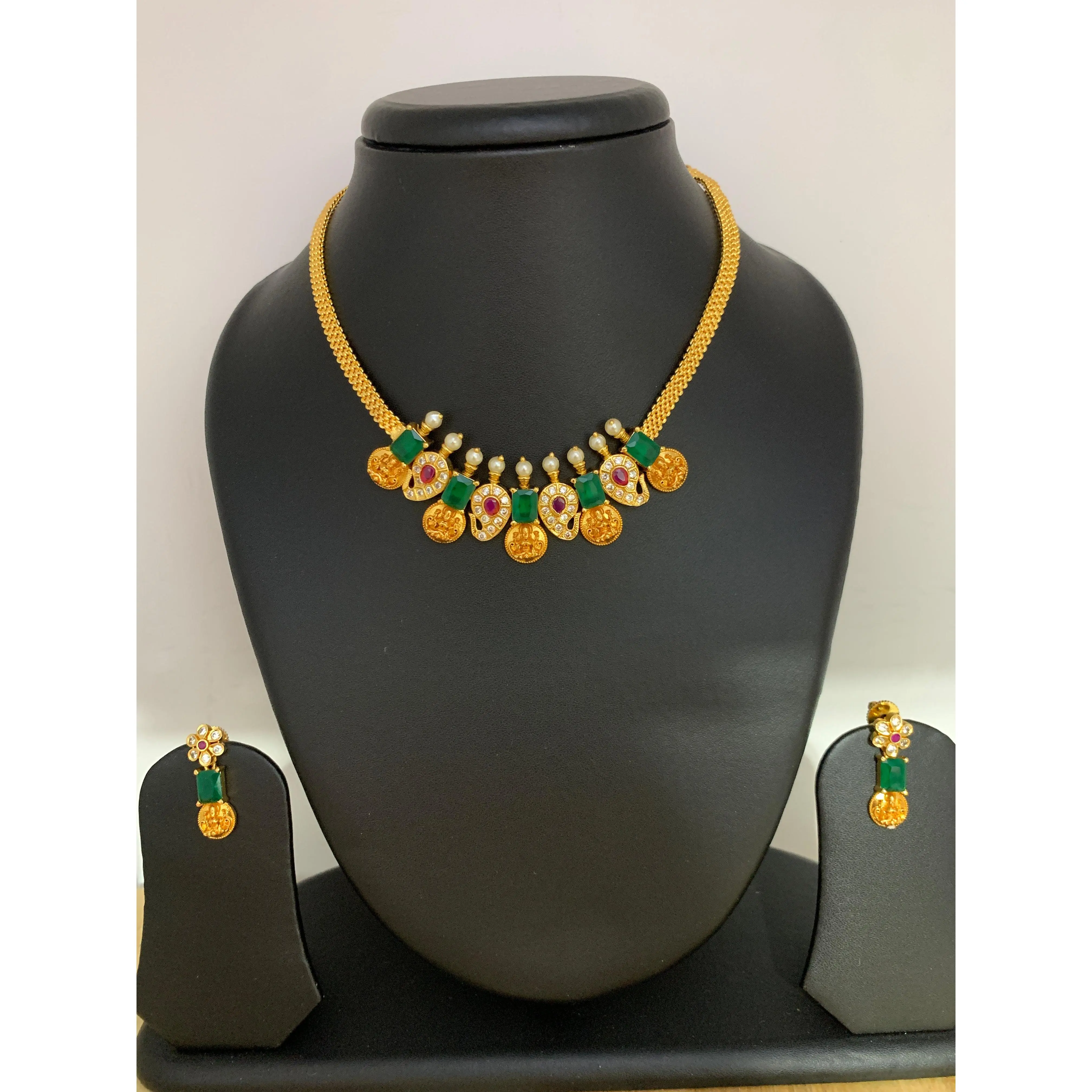 Goddess Lakshmi Mango Pattern Short Necklace