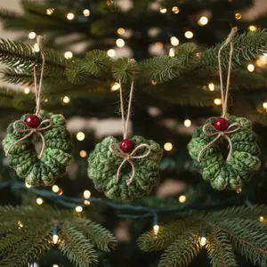 Festive wreath handmade ornament