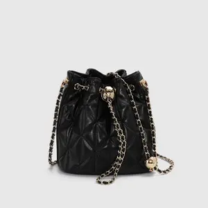 URBAN REVIVO 2026 Summer New Women's Quilted Chain Bucket Crossbody Bag UAWB60119