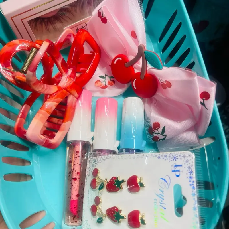 Coralitos C Creation small Bundle of Hair Accessories & Lip Gloss
