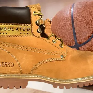 Men's Insulated Leather Boots with Durable Sole and Basketball Inspired Design